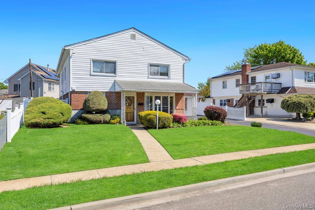 Casa de 4 Dormitorios en Venta en East Meadow - Nueva York - EE. UU. - 4