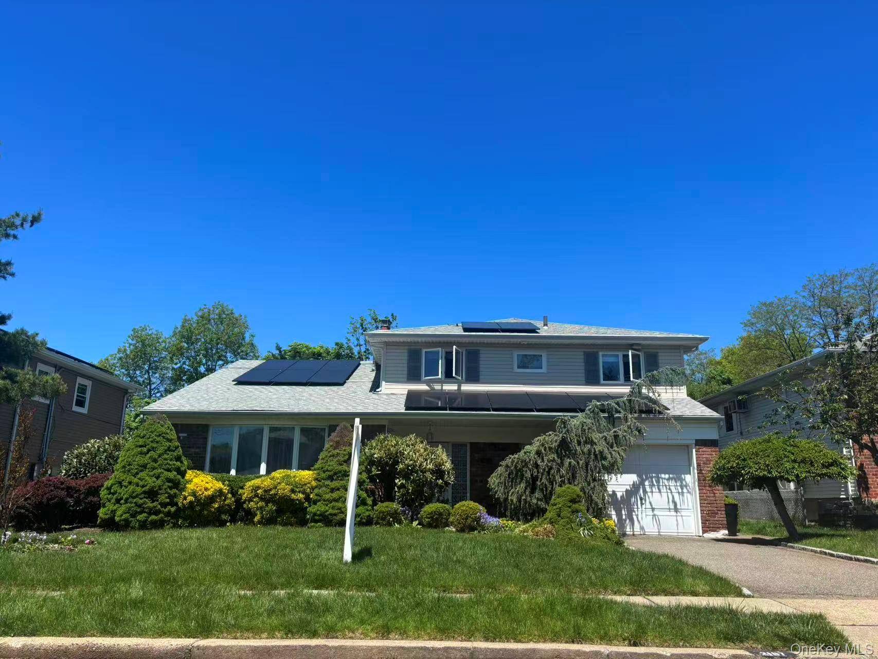 4 Bedroom Home for Sale in East Meadow - New York - USA - 1