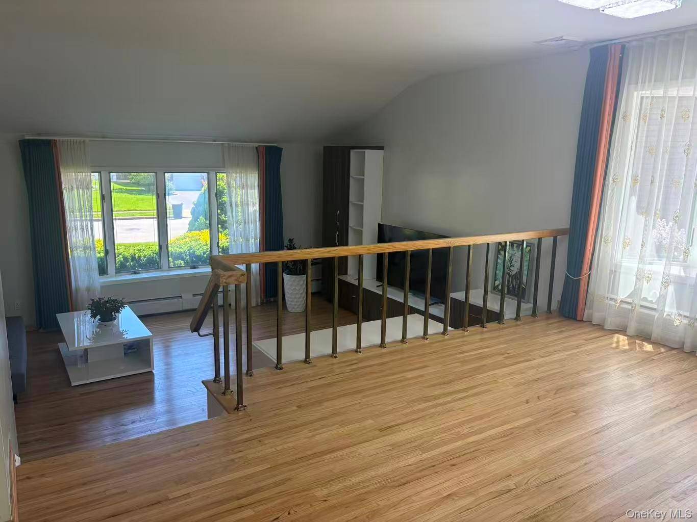 4 Bedroom Home for Sale in East Meadow - New York - USA - 5