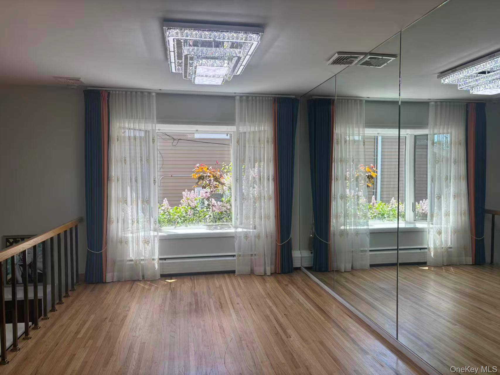4 Bedroom Home for Sale in East Meadow - New York - USA - 6