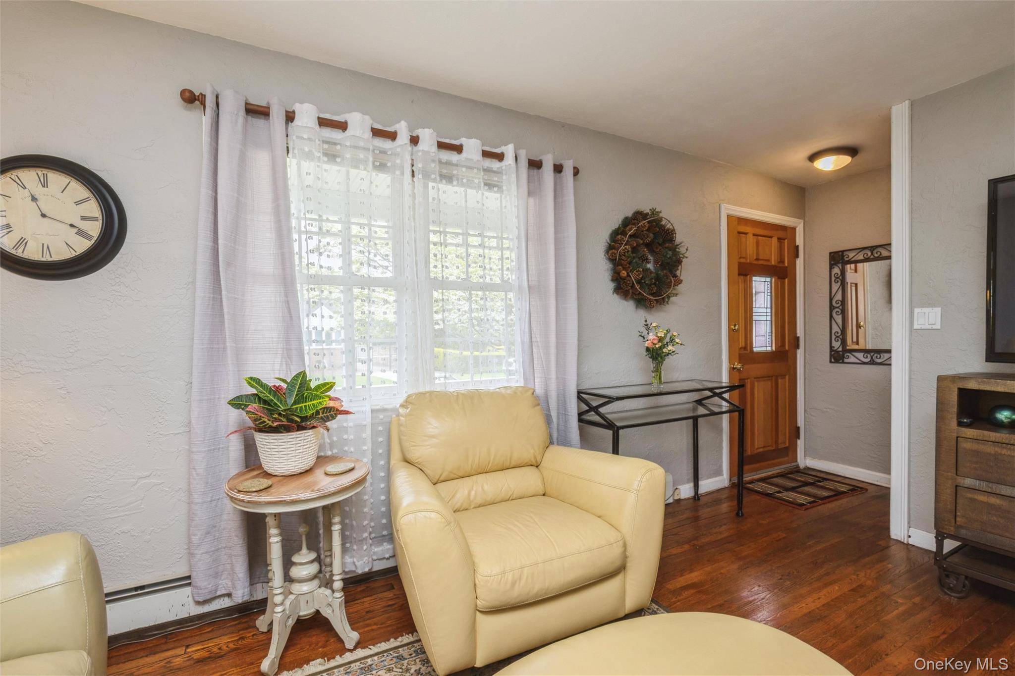 Casa de 4 Dormitorios en Venta en East Meadow - Nueva York - EE. UU. - 5