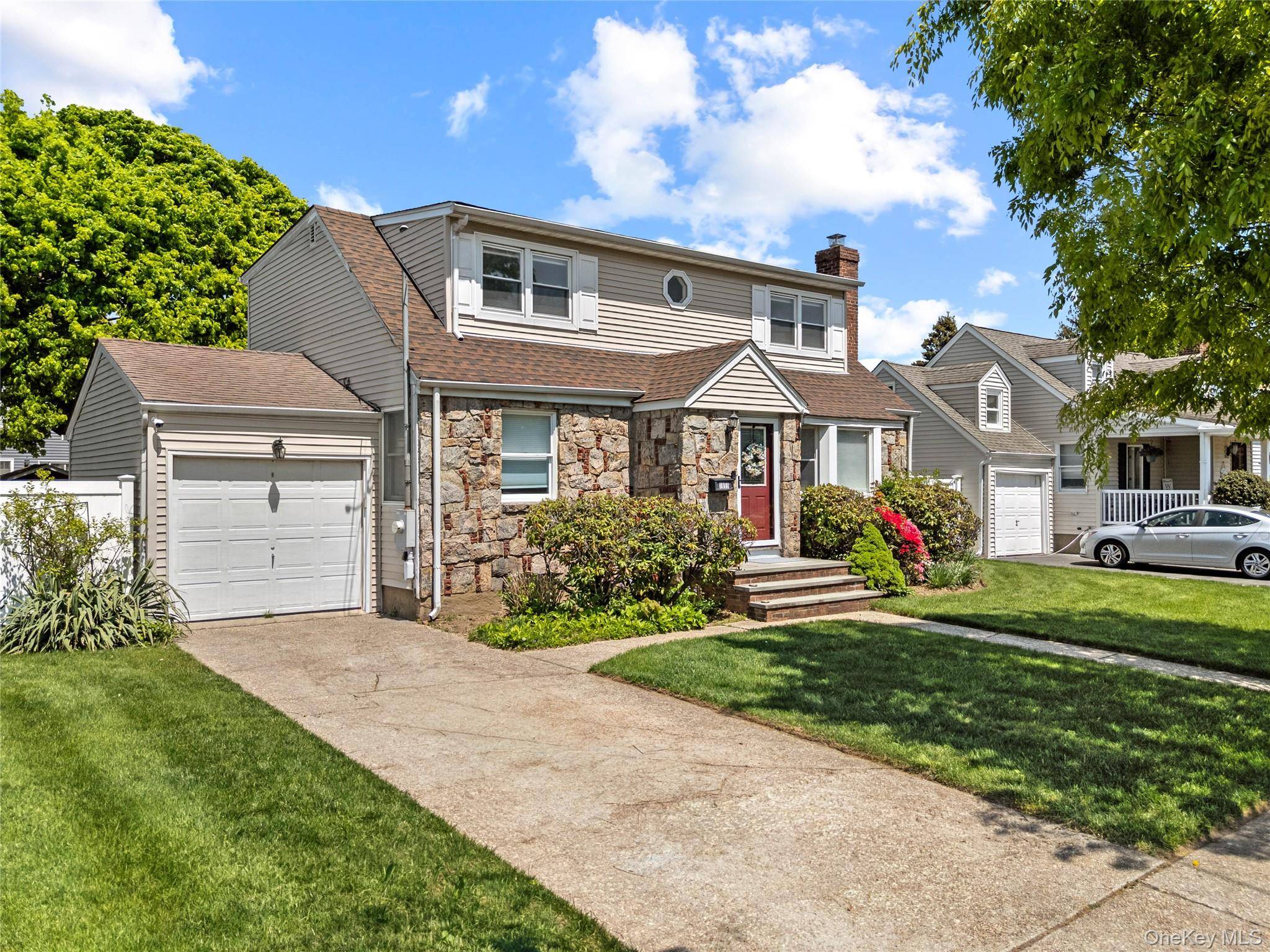 4 Bedroom Home for Sale in East Meadow - New York - USA - 1