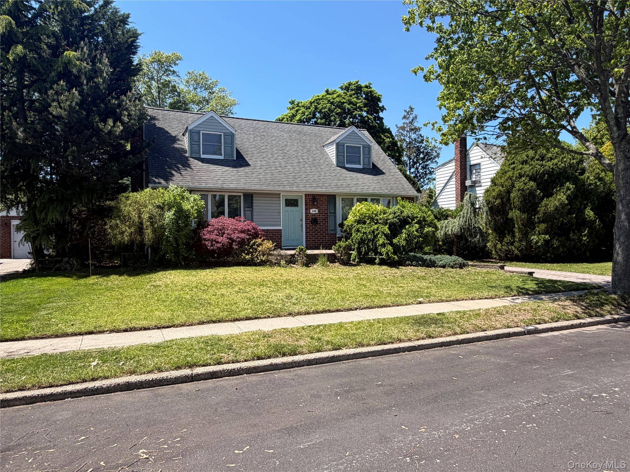 4 Bedroom Home for Sale in East Meadow - New York - USA - 3