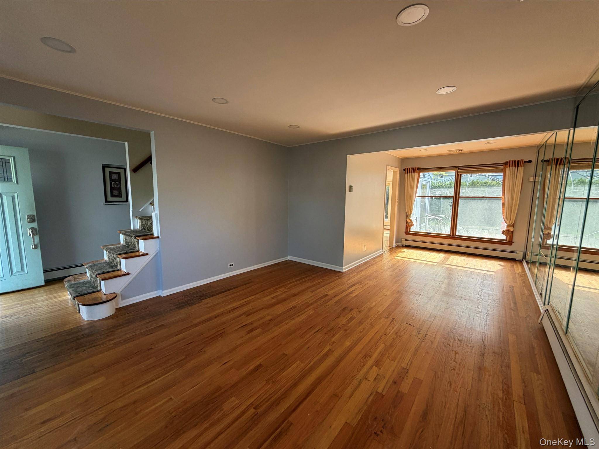 4 Bedroom Home for Sale in East Meadow - New York - USA - 6