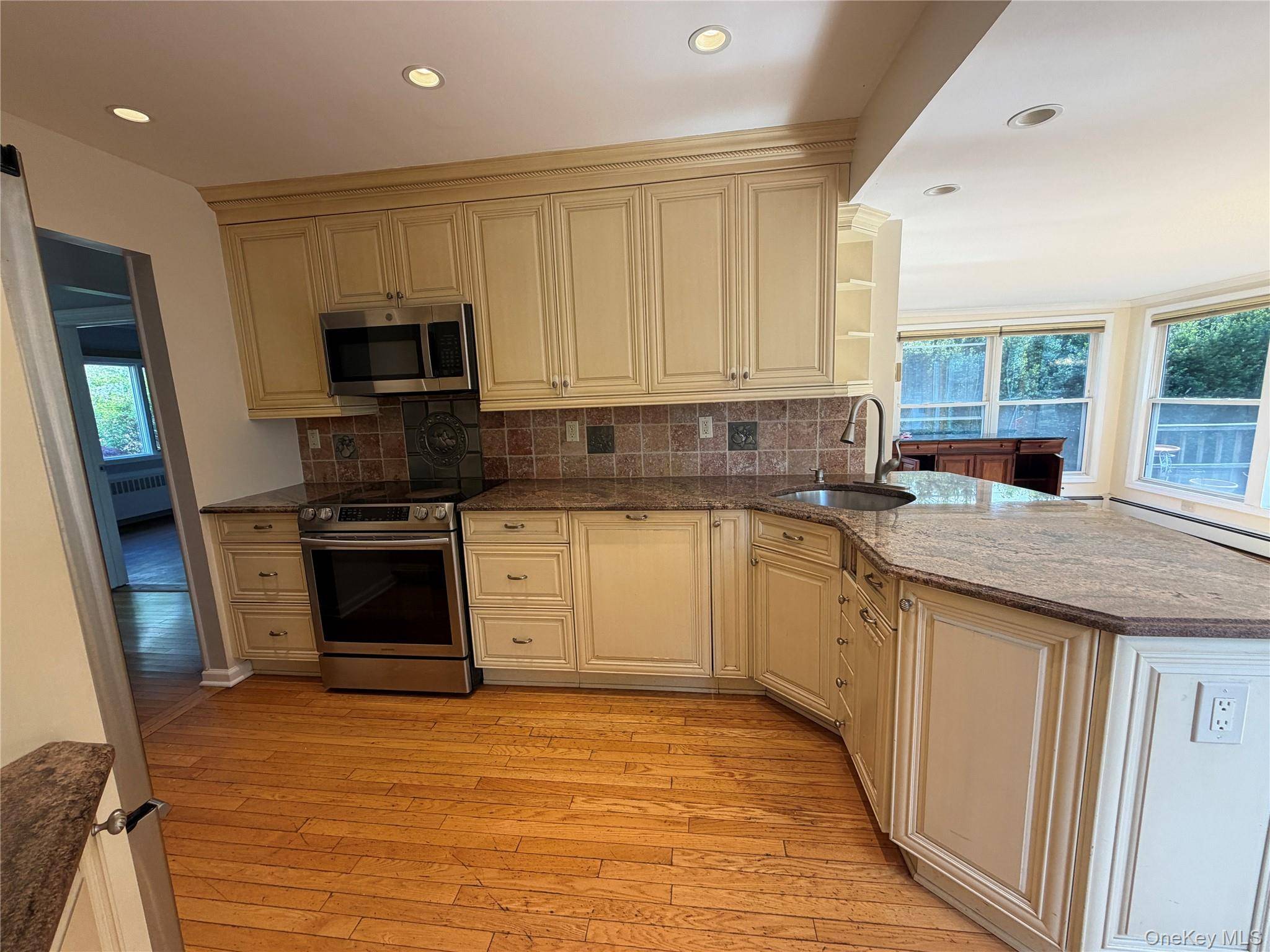 4 Bedroom Home for Sale in East Meadow - New York - USA - 8