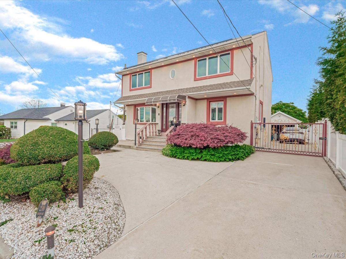 Casa de 4 Dormitorios en Venta en East Meadow - Nueva York - EE. UU. - 2
