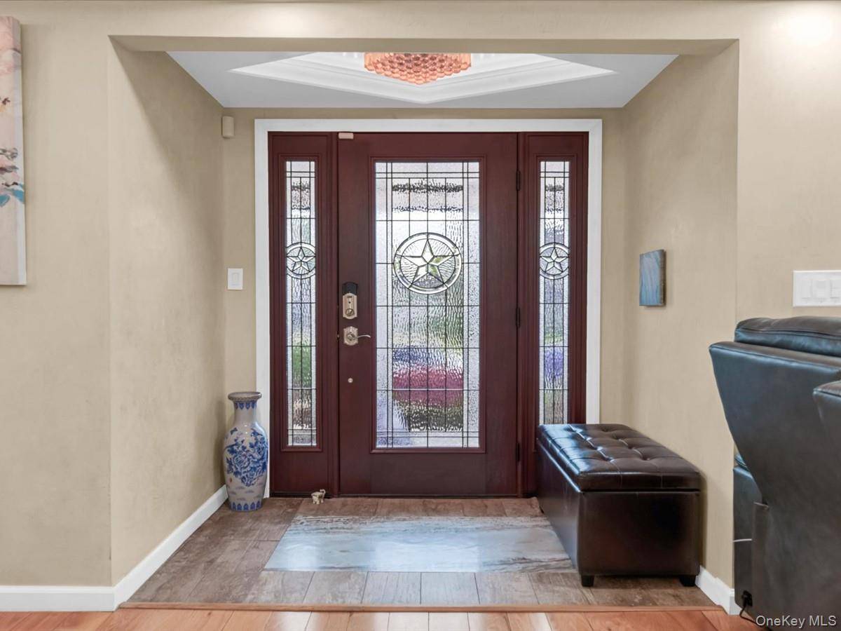 Casa de 4 Dormitorios en Venta en East Meadow - Nueva York - EE. UU. - 3