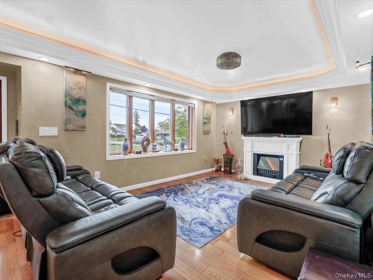 Casa de 4 Dormitorios en Venta en East Meadow - Nueva York - EE. UU. - 5