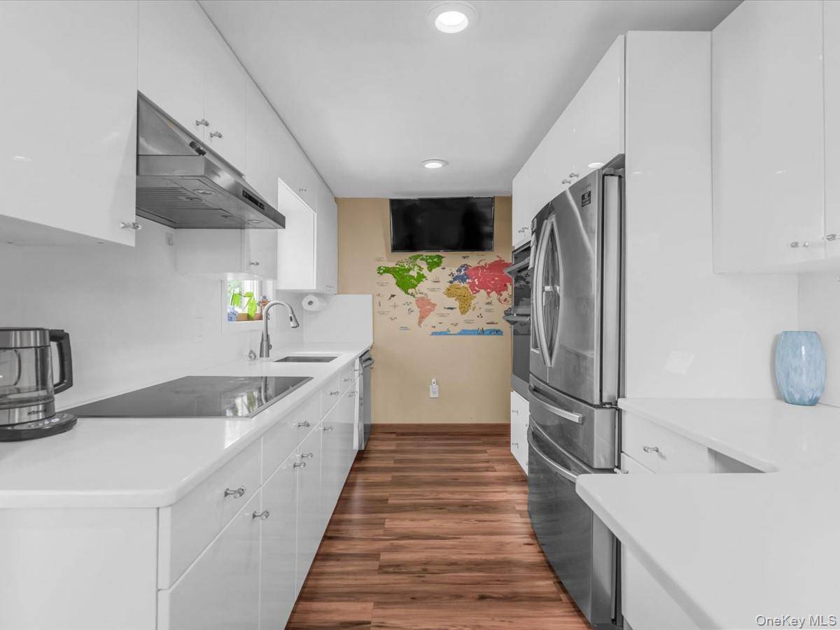 Casa de 4 Dormitorios en Venta en East Meadow - Nueva York - EE. UU. - 8