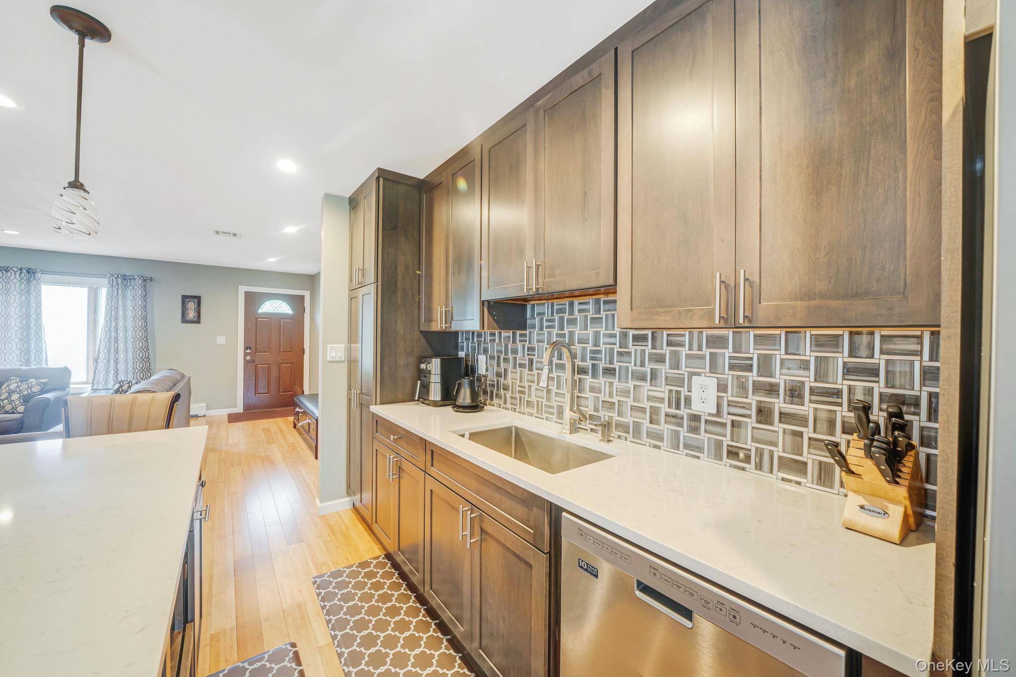 Casa com 4 Quartos à Venda em East Northport - Nova Iorque - EUA - 8