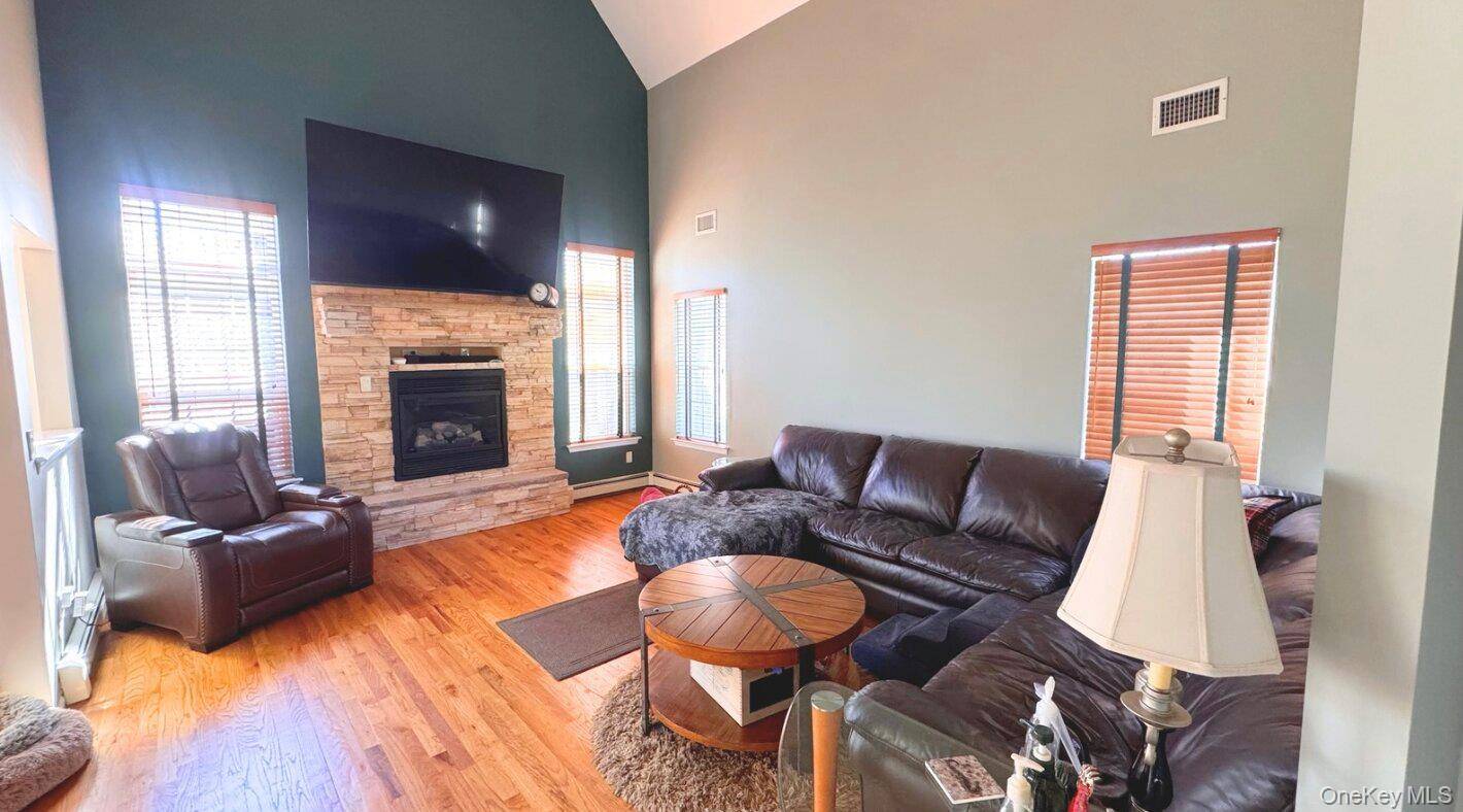 Casa com 4 Quartos à Venda em East Patchogue - Nova Iorque - EUA - 7