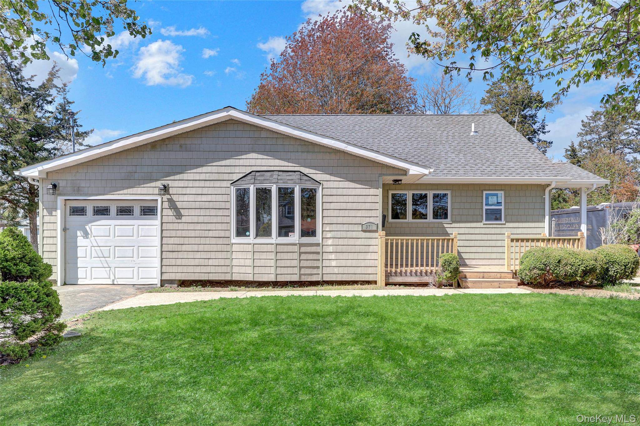 Casa com 4 Quartos à Venda em East Patchogue - Nova Iorque - EUA - 1