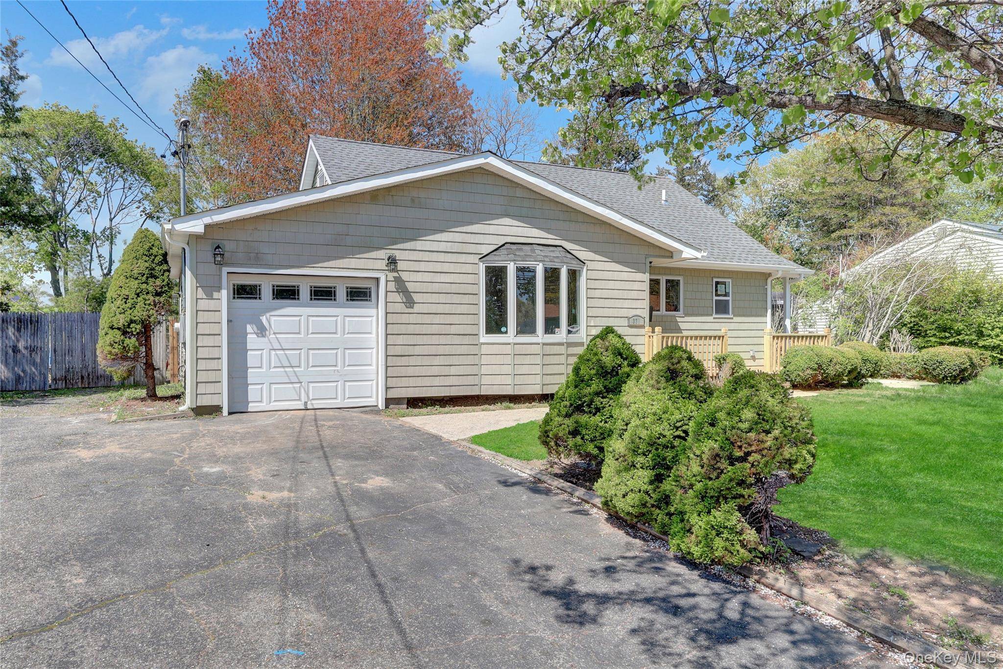 Casa com 4 Quartos à Venda em East Patchogue - Nova Iorque - EUA - 3