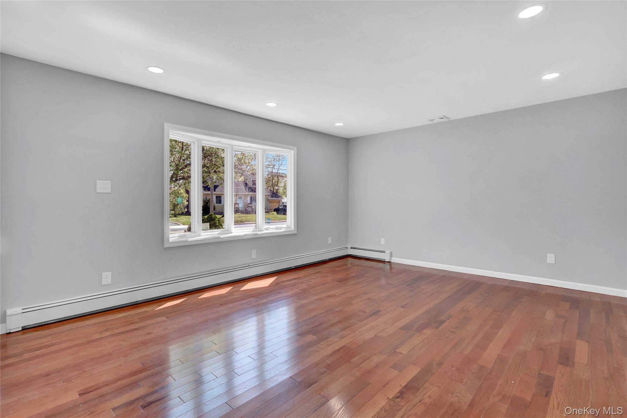 Casa com 4 Quartos à Venda em East Patchogue - Nova Iorque - EUA - 5