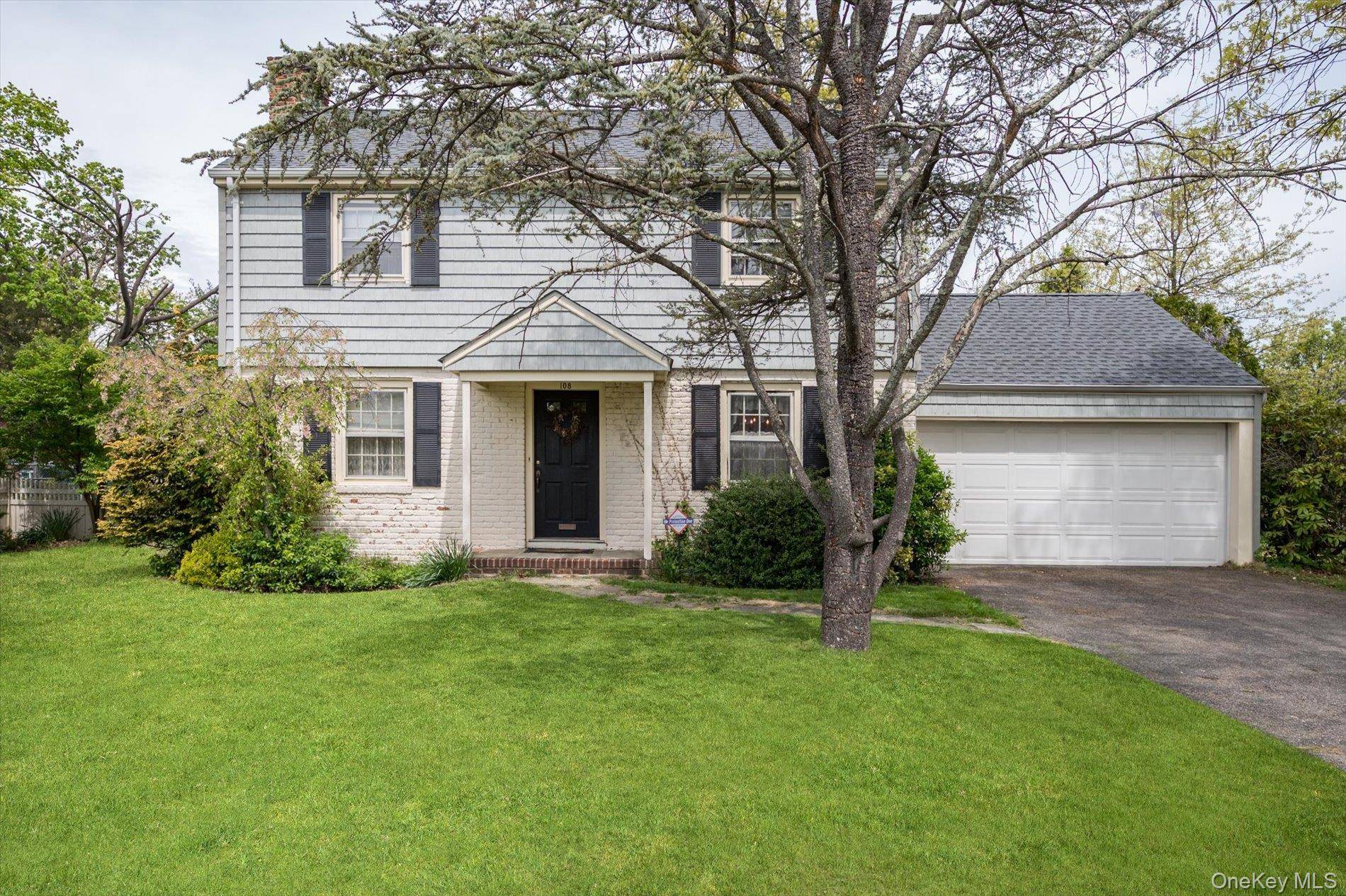 4 Bedroom Home for Sale in East Williston - New York - USA - 1