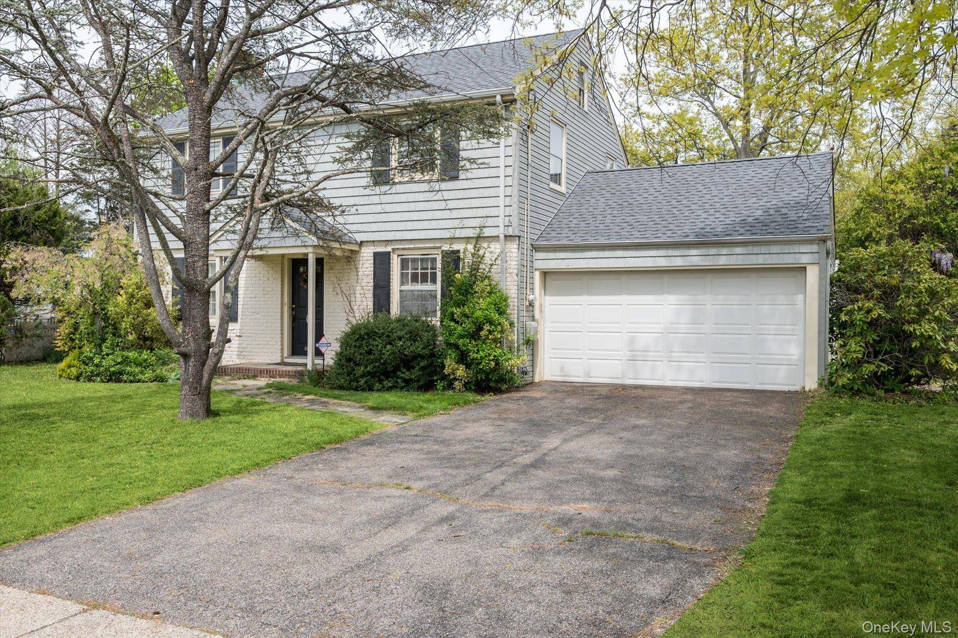 4 Bedroom Home for Sale in East Williston - New York - USA - 2