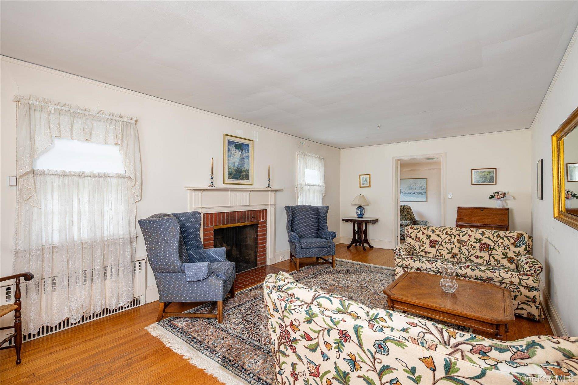 4 Bedroom Home for Sale in East Williston - New York - USA - 3