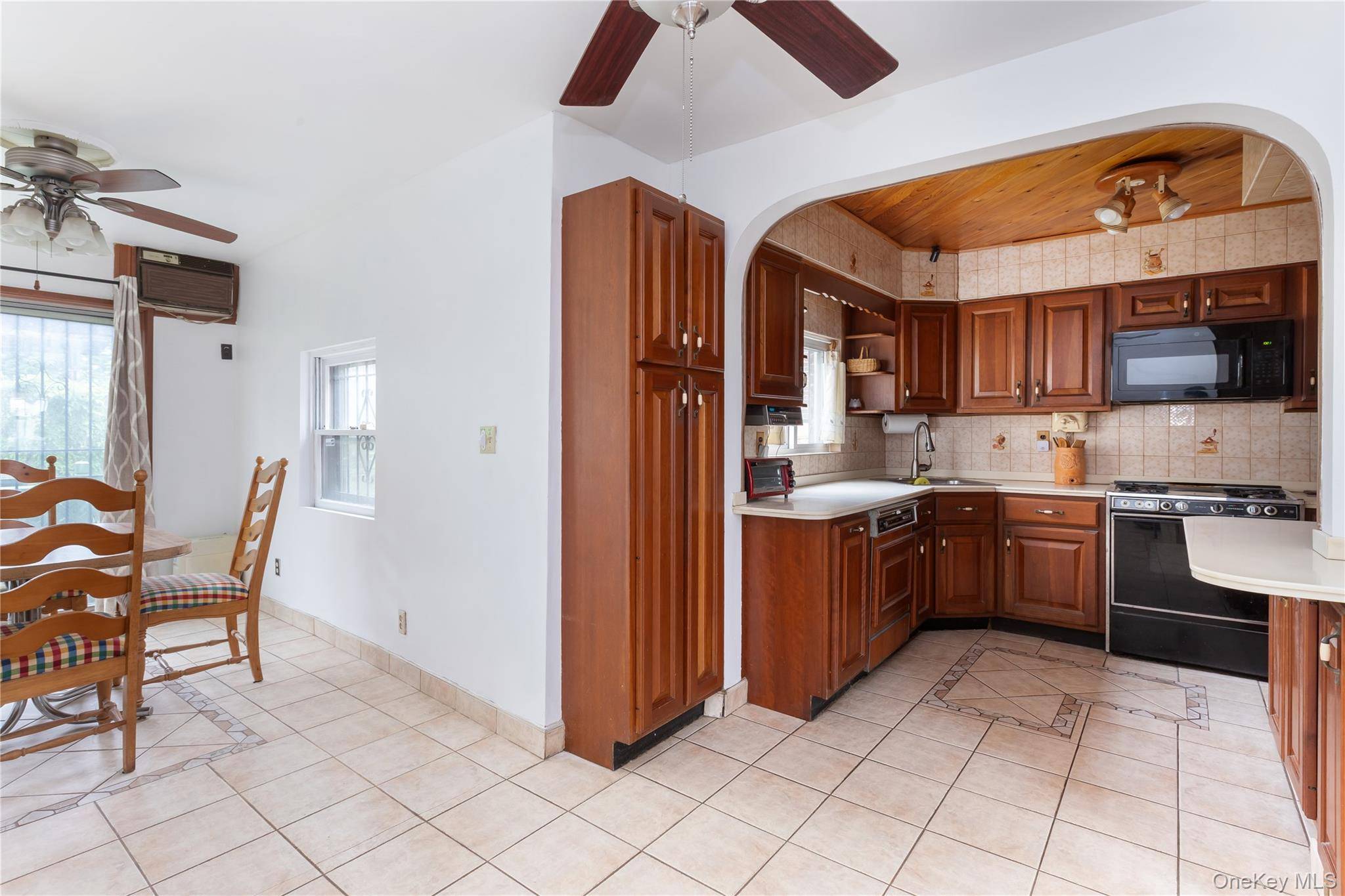 Casa com 4 Quartos à Venda em Elmhurst - Nova Iorque - EUA - 4