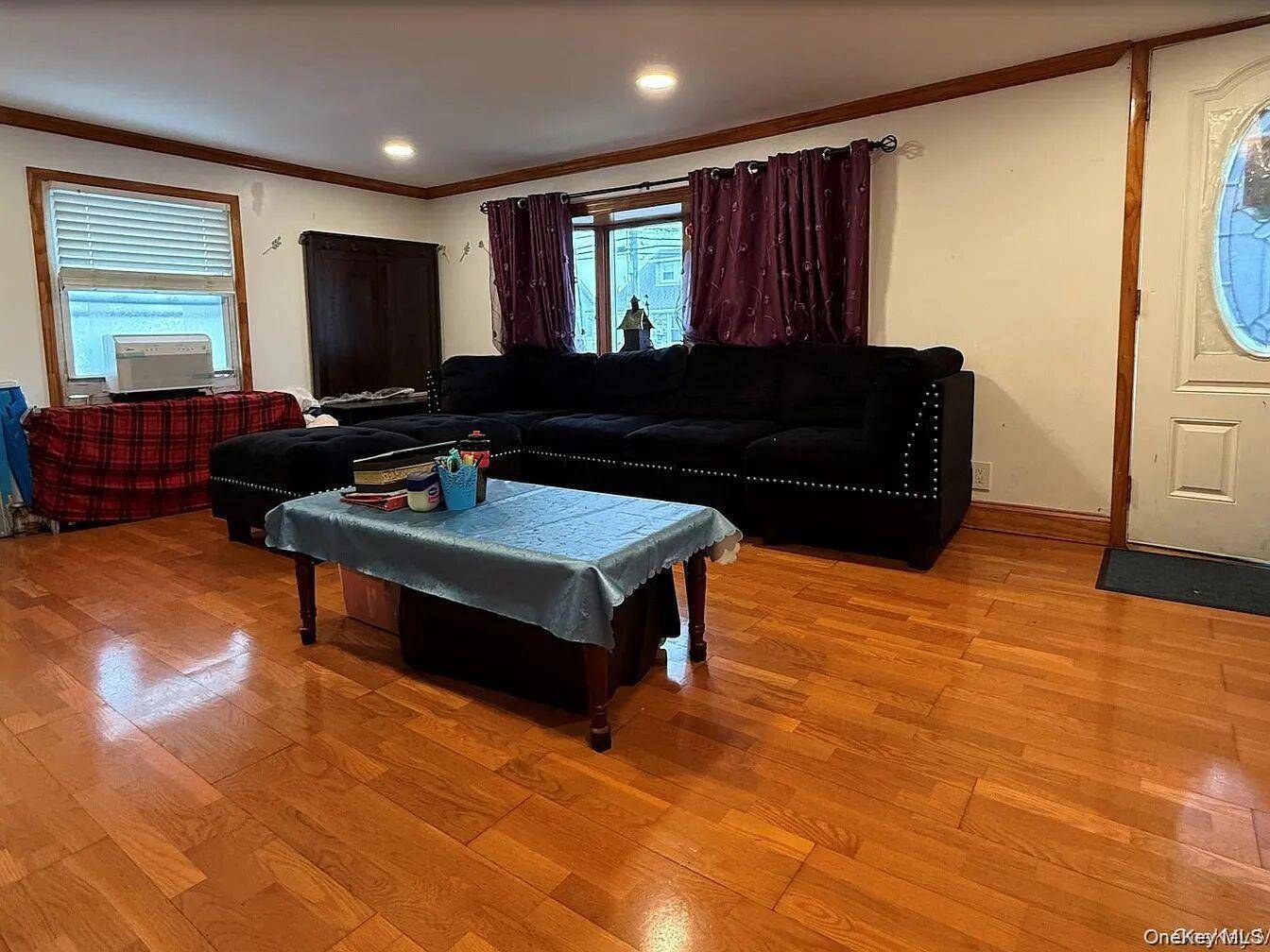 Casa com 4 Quartos à Venda em Elmont - Nova Iorque - EUA - 2