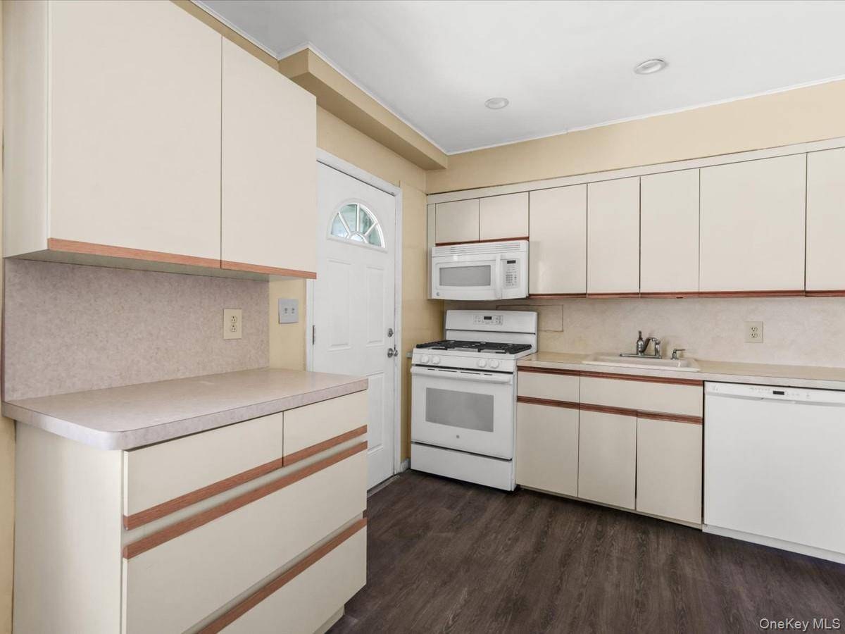 Casa com 4 Quartos à Venda em Elmont - Nova Iorque - EUA - 8