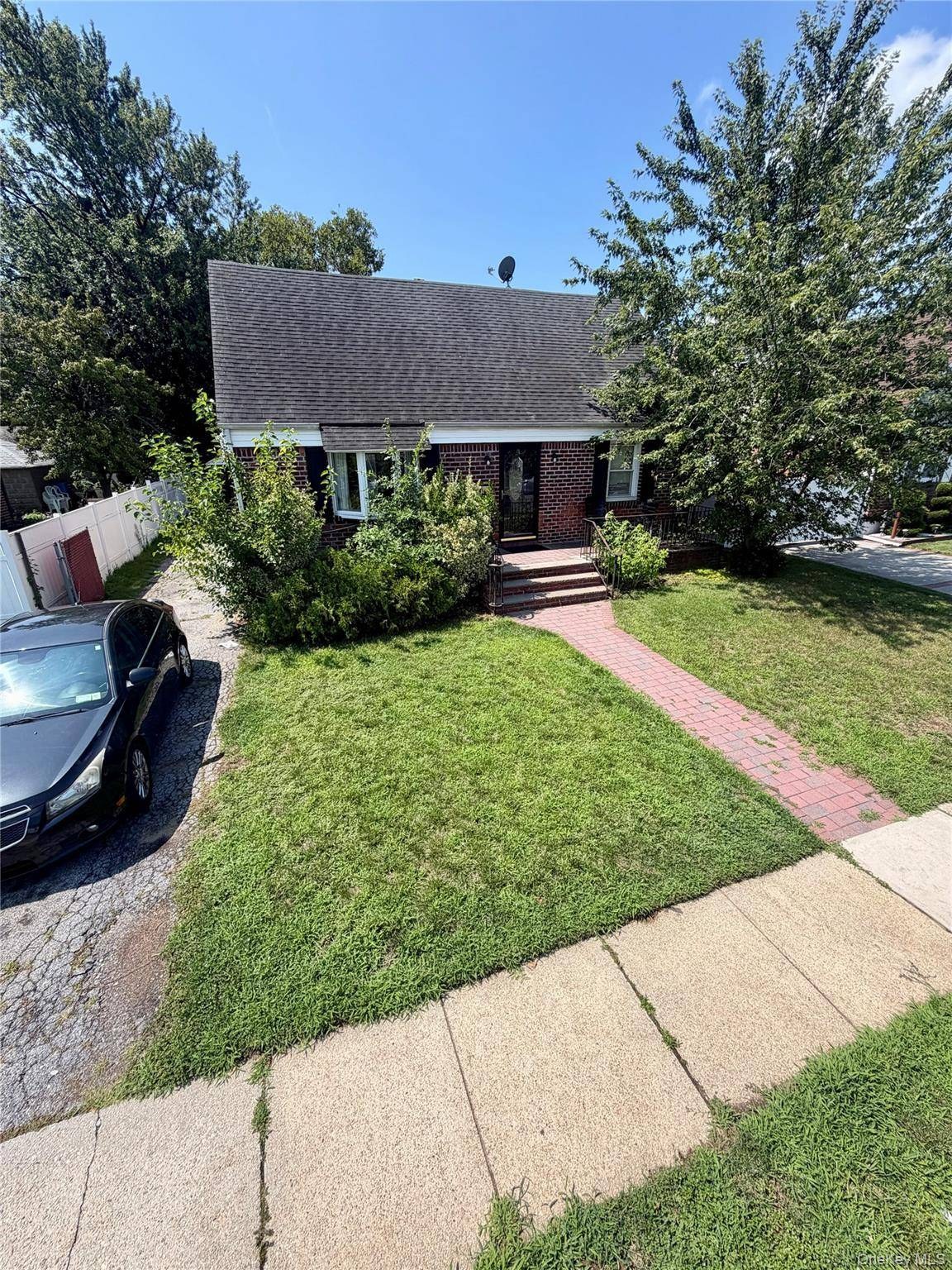 Casa com 4 Quartos à Venda em Elmont - Nova Iorque - EUA - 1