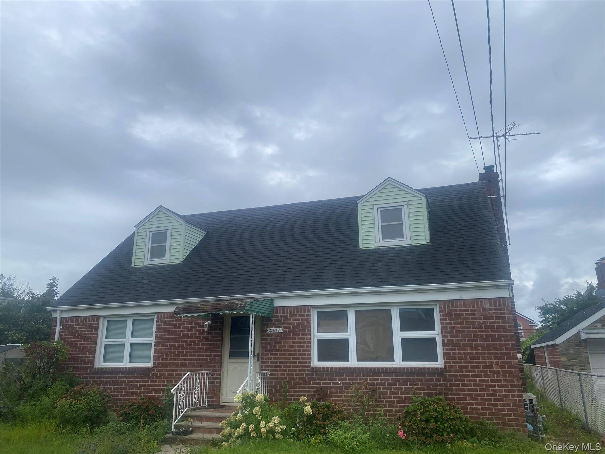 Casa com 4 Quartos à Venda em Elmont - Nova Iorque - EUA - 2