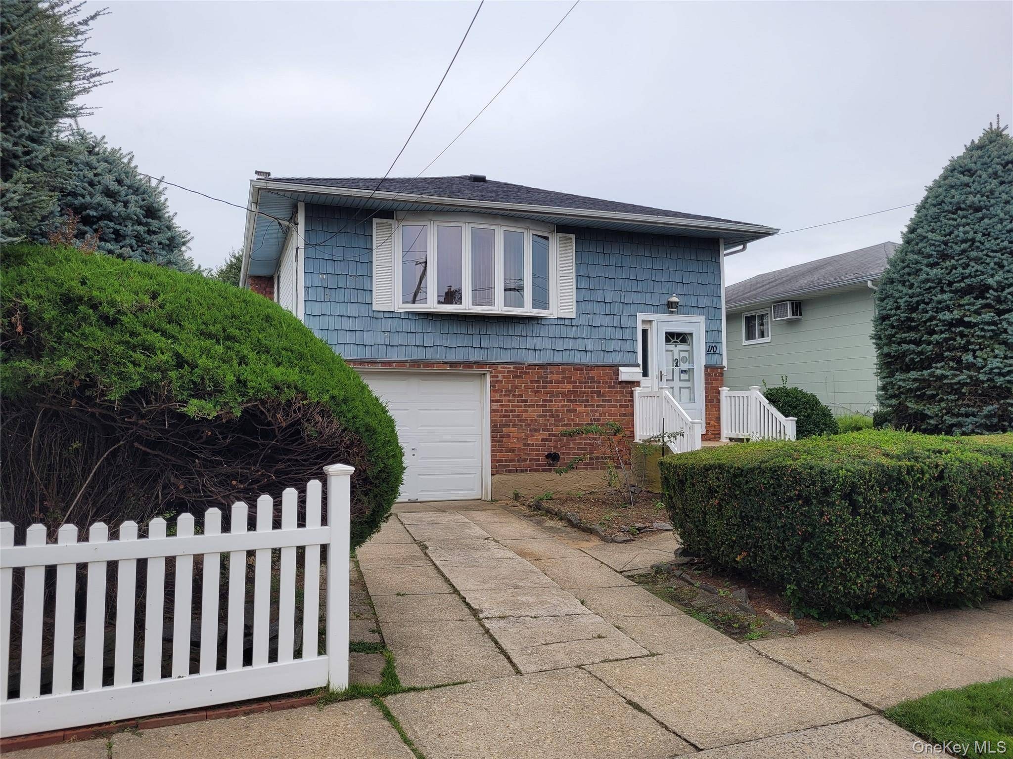 Casa com 4 Quartos à Venda em Elmont - Nova Iorque - EUA - 2