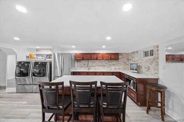 Casa com 4 Quartos à Venda em Elmont - Nova Iorque - EUA - 2