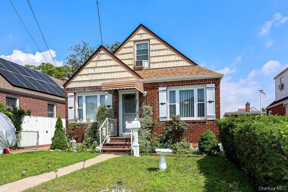Casa com 4 Quartos à Venda em Elmont - Nova Iorque - EUA - 1