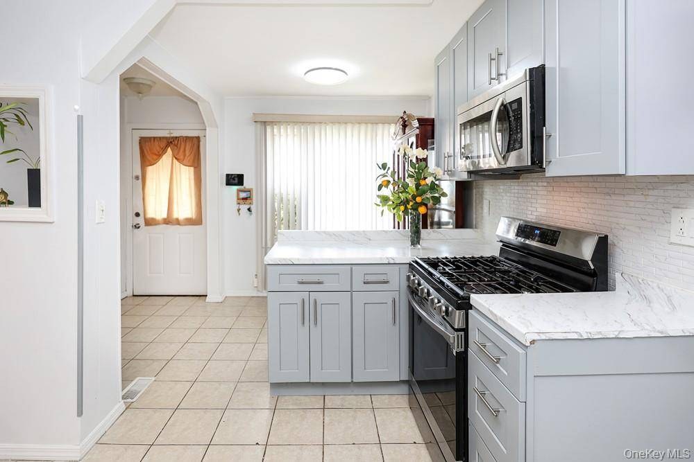 Casa com 4 Quartos à Venda em Elmont - Nova Iorque - EUA - 8