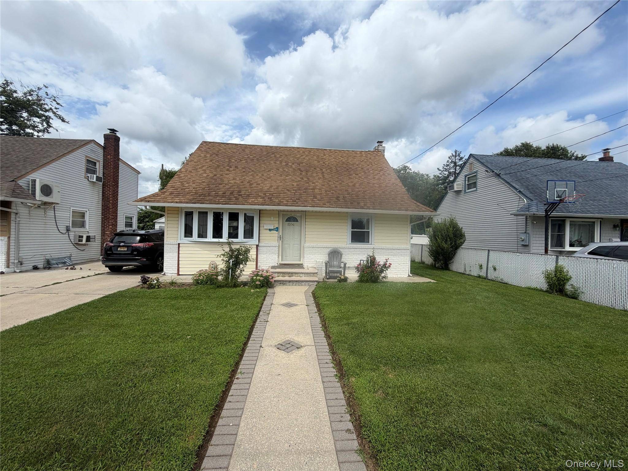Casa com 4 Quartos à Venda em Elmont - Nova Iorque - EUA - 1