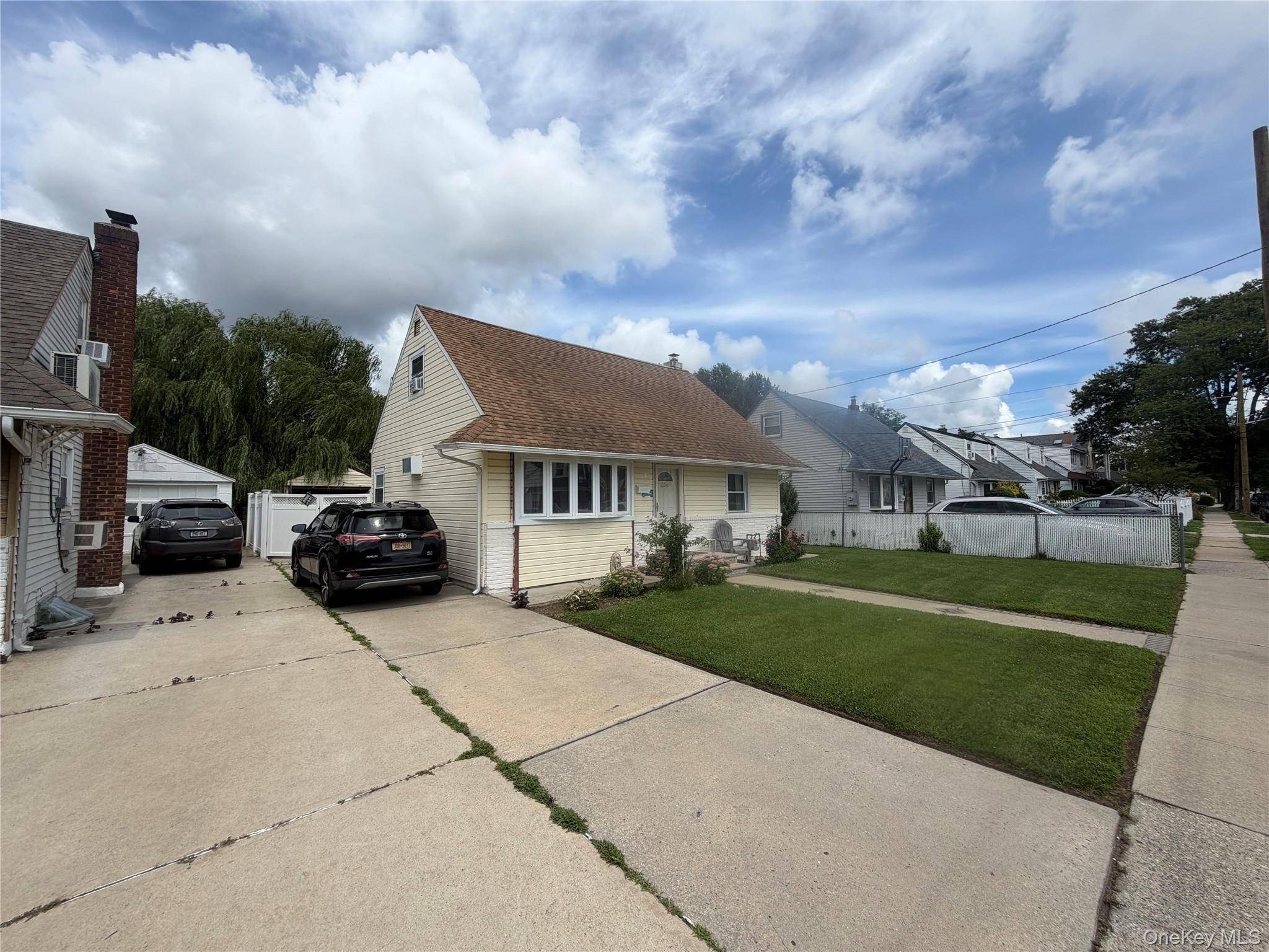 Casa com 4 Quartos à Venda em Elmont - Nova Iorque - EUA - 2