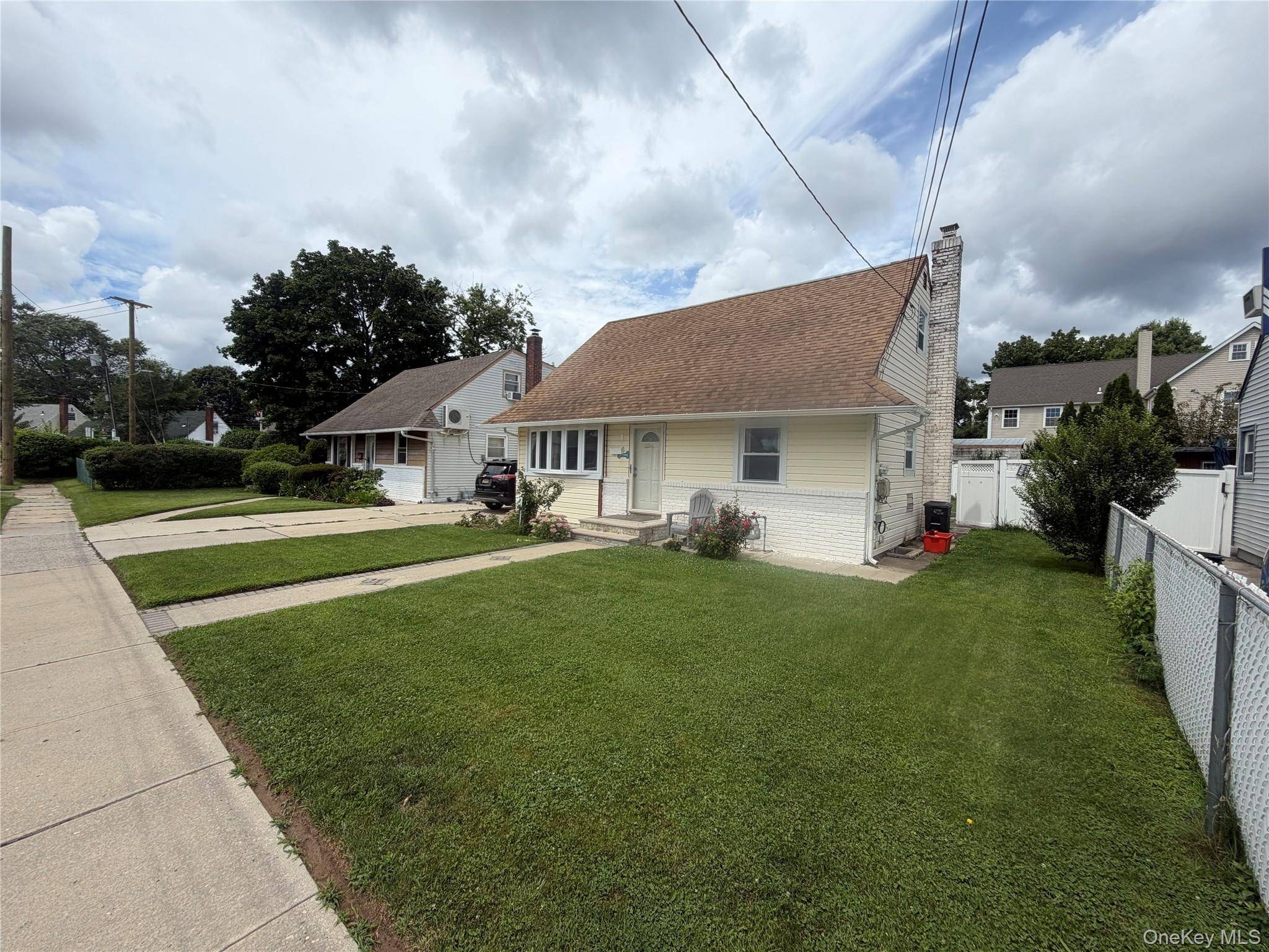 Casa com 4 Quartos à Venda em Elmont - Nova Iorque - EUA - 3