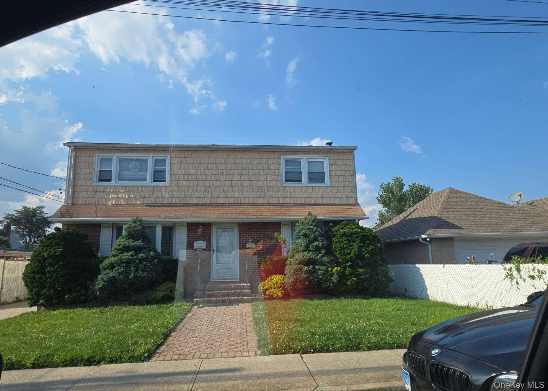 Casa com 4 Quartos à Venda em Elmont - Nova Iorque - EUA - 1