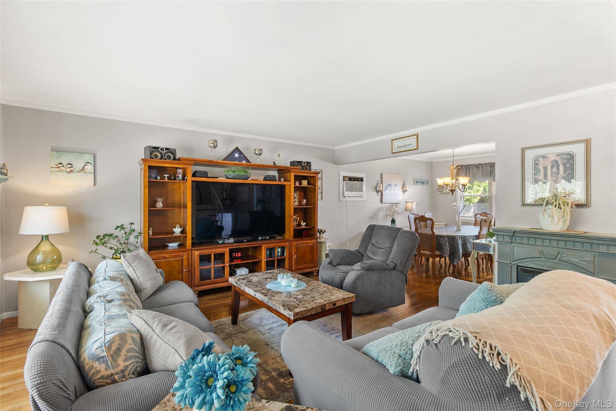 4 Bedroom Home for Sale in Farmingdale - New York - USA - 6