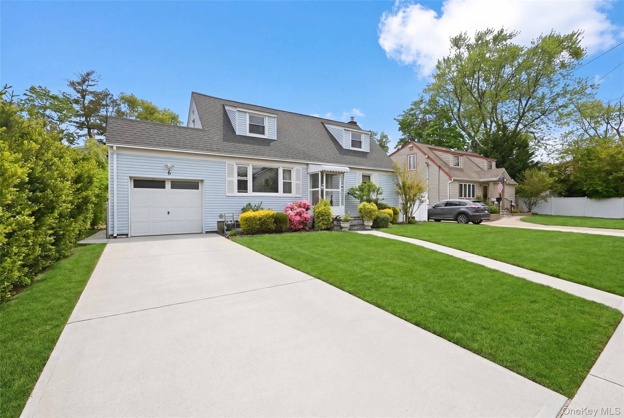Casa de 4 Dormitorios en Venta en Farmingdale - Nueva York - EE. UU. - 2