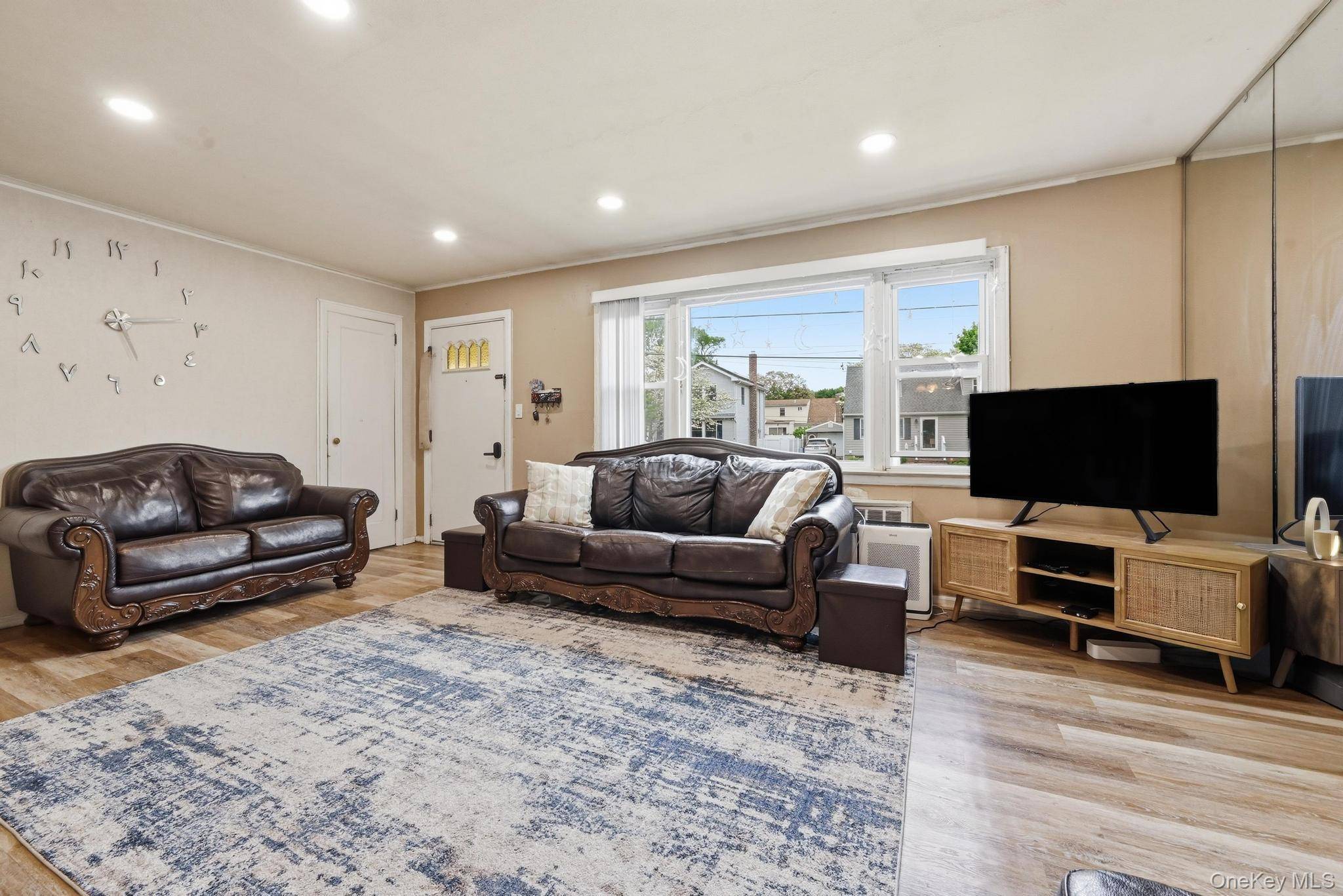 Casa de 4 Dormitorios en Venta en Farmingdale - Nueva York - EE. UU. - 5
