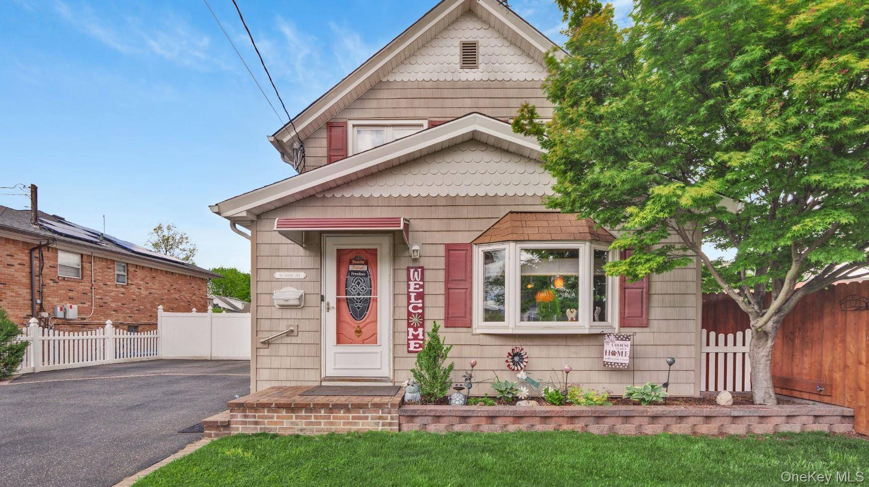 Casa com 4 Quartos à Venda em Farmingdale - Nova Iorque - EUA - 1