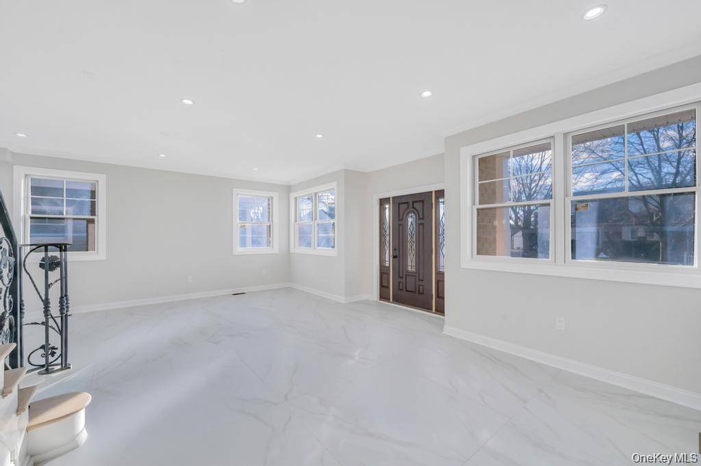 Casa de 4 Dormitorios en Venta en Floral Park - Nueva York - EE. UU. - 3