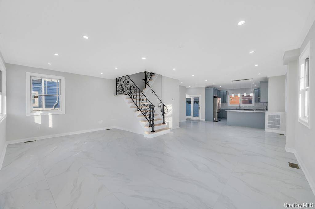 Casa de 4 Dormitorios en Venta en Floral Park - Nueva York - EE. UU. - 4