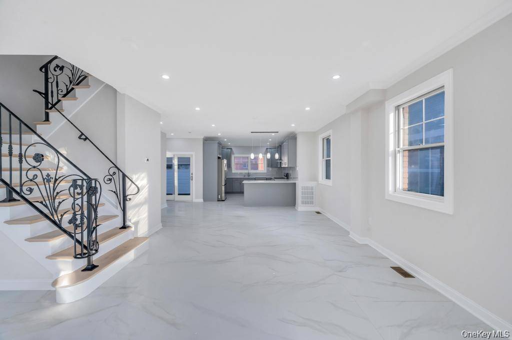Casa de 4 Dormitorios en Venta en Floral Park - Nueva York - EE. UU. - 5