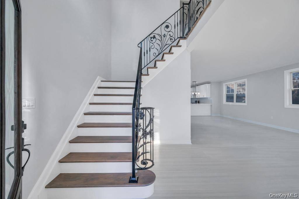 Casa com 4 Quartos à Venda em Floral Park - Nova Iorque - EUA - 3