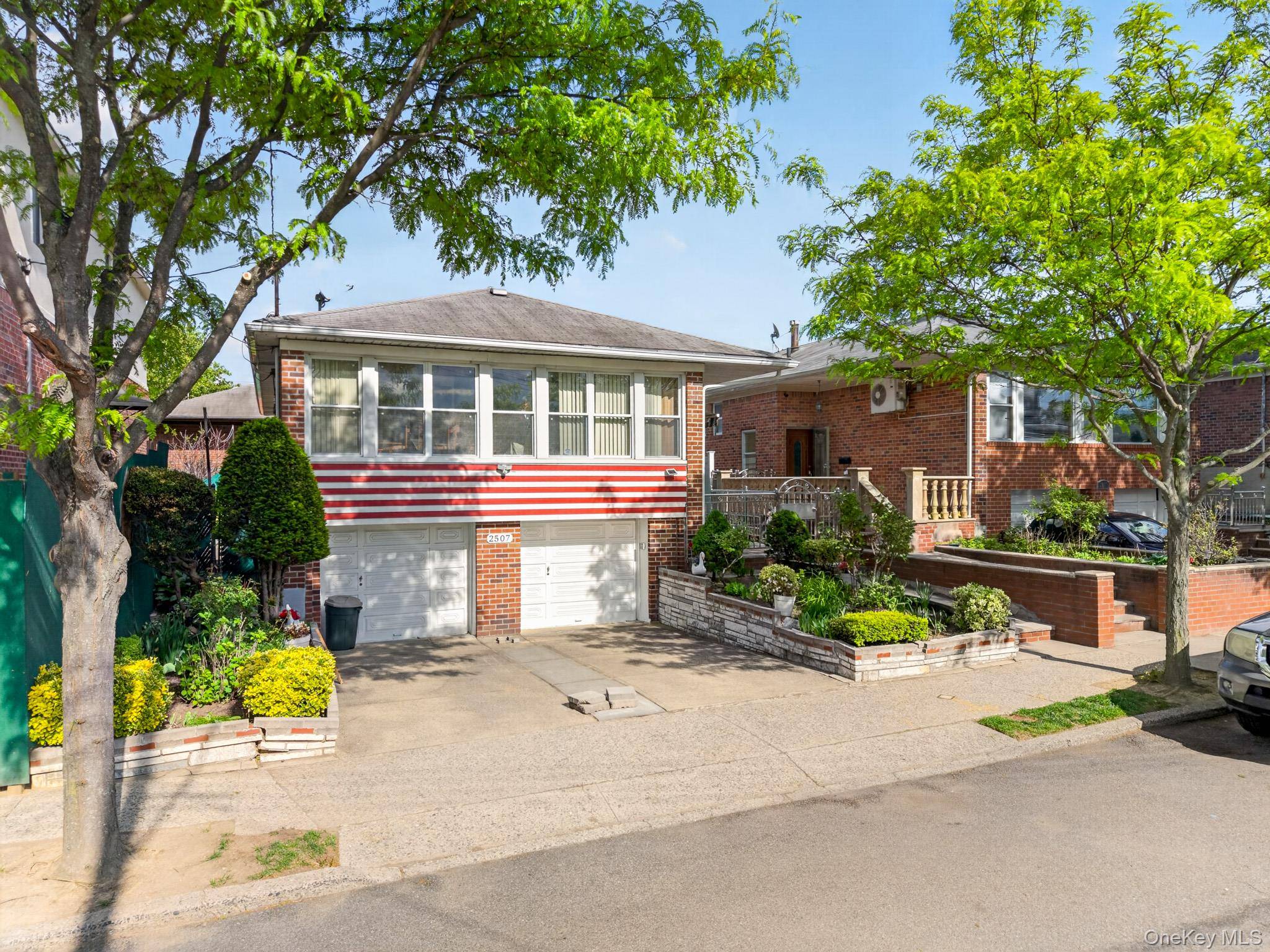 4 Bedroom Home for Sale in Flushing - New York - USA - 2