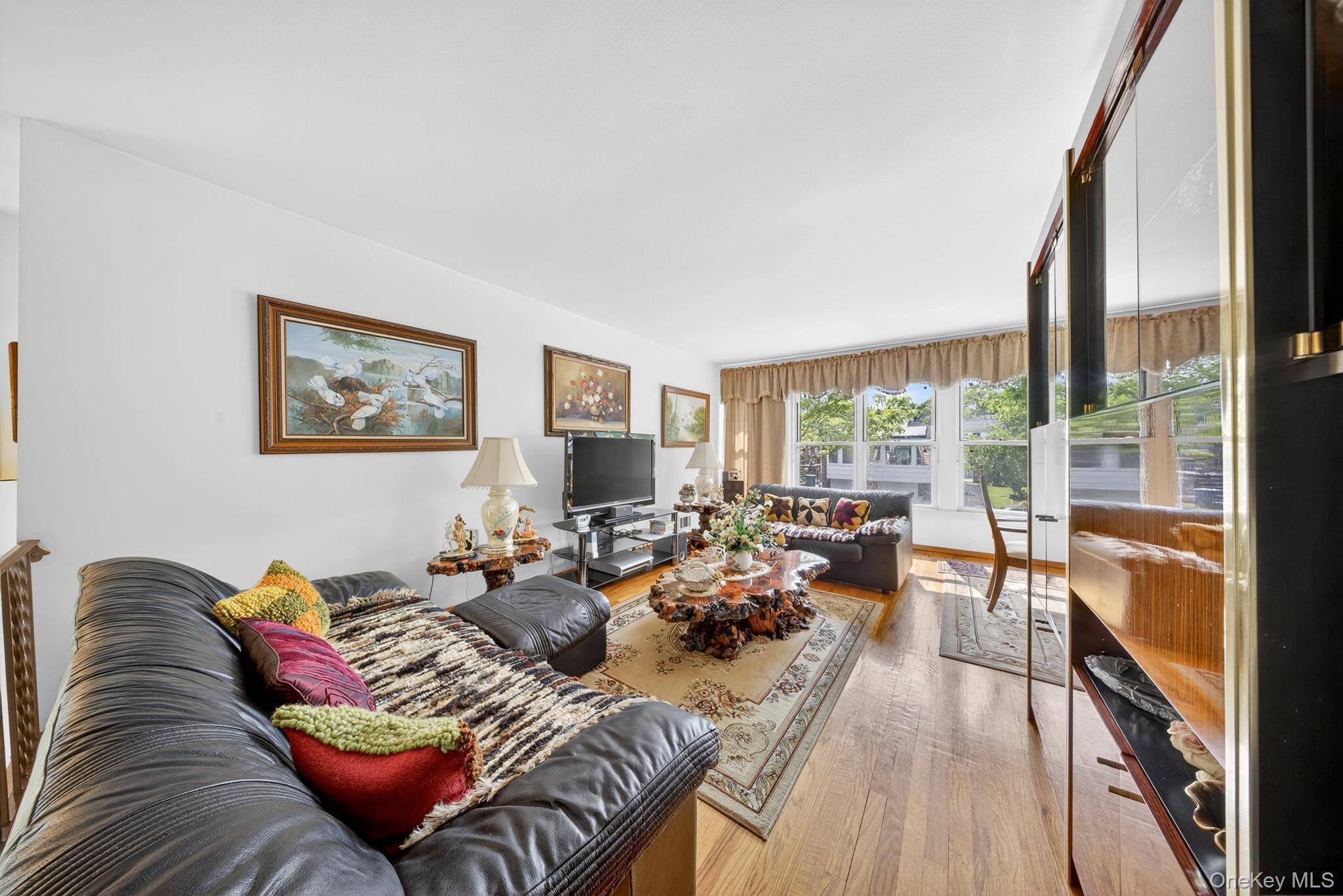 4 Bedroom Home for Sale in Flushing - New York - USA - 8