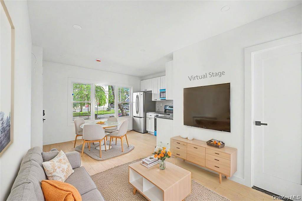 Casa de 4 Dormitorios en Venta en Forest Hills - Nueva York - EE. UU. - 3