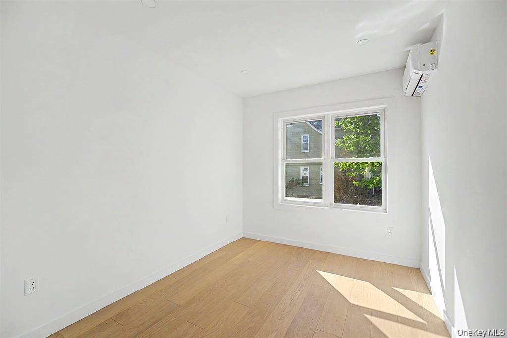 Casa de 4 Dormitorios en Venta en Forest Hills - Nueva York - EE. UU. - 7