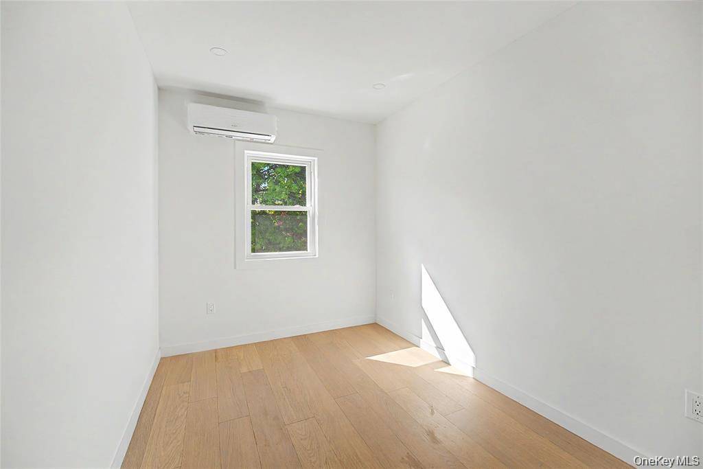 Casa de 4 Dormitorios en Venta en Forest Hills - Nueva York - EE. UU. - 8