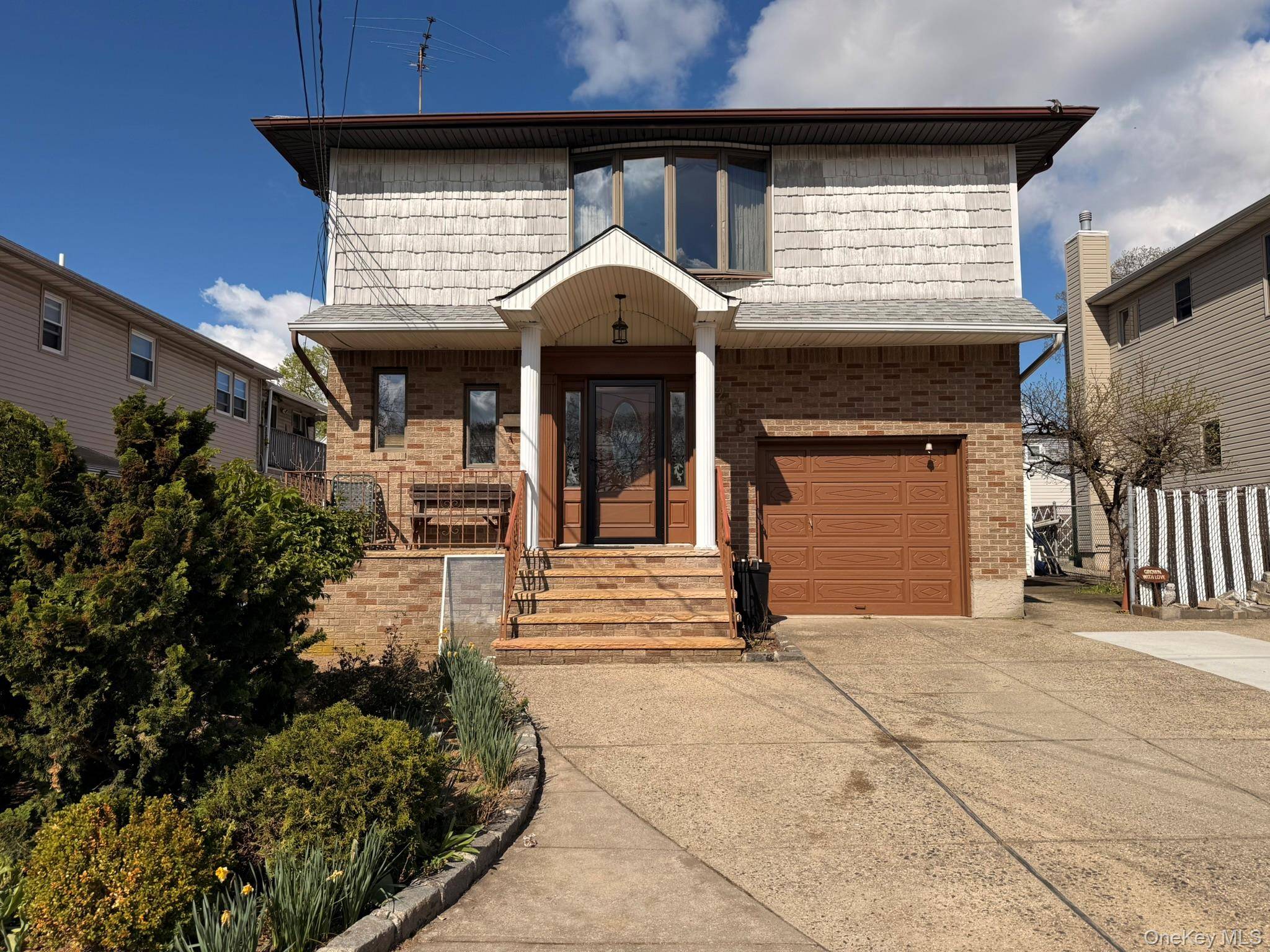 4 Bedroom Home for Sale in Franklin Square - New York - USA - 1