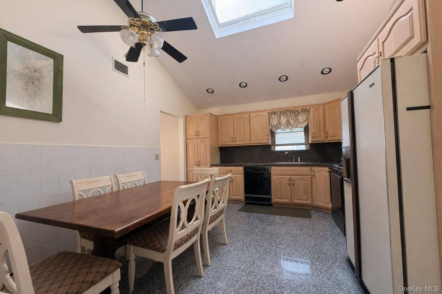 4 Bedroom Home for Sale in Franklin Square - New York - USA - 4