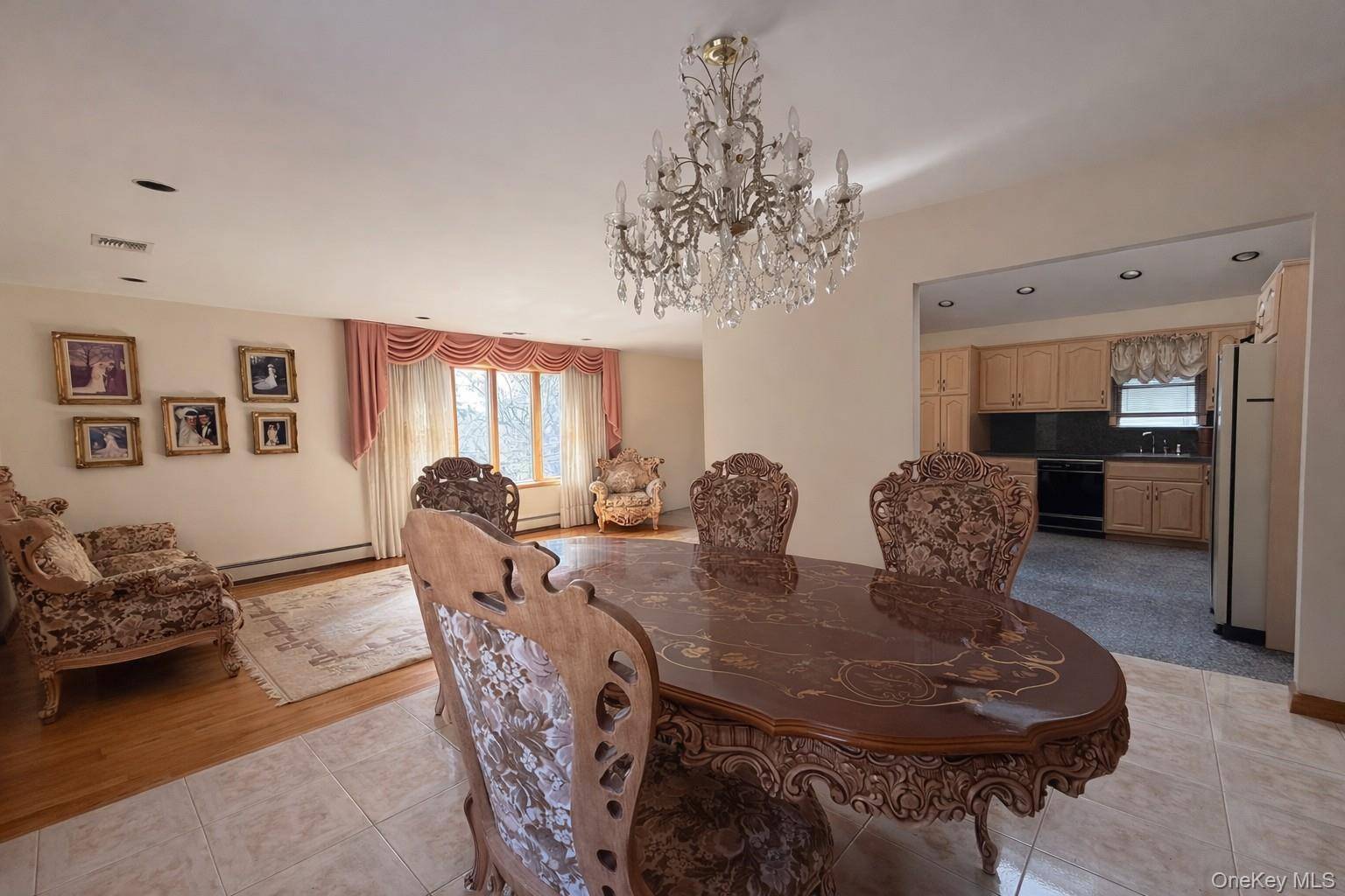 4 Bedroom Home for Sale in Franklin Square - New York - USA - 5